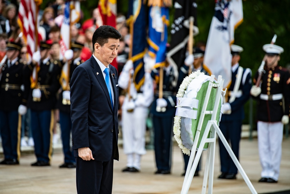 Japanese Defense Minister Nobuo Kishi Participates in an Armed Forces Wreath-Laying Ceremony at the Tomb of the Unknown Soldier