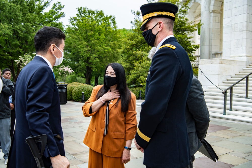 Japanese Defense Minister Nobuo Kishi Participates in an Armed Forces Wreath-Laying Ceremony at the Tomb of the Unknown Soldier