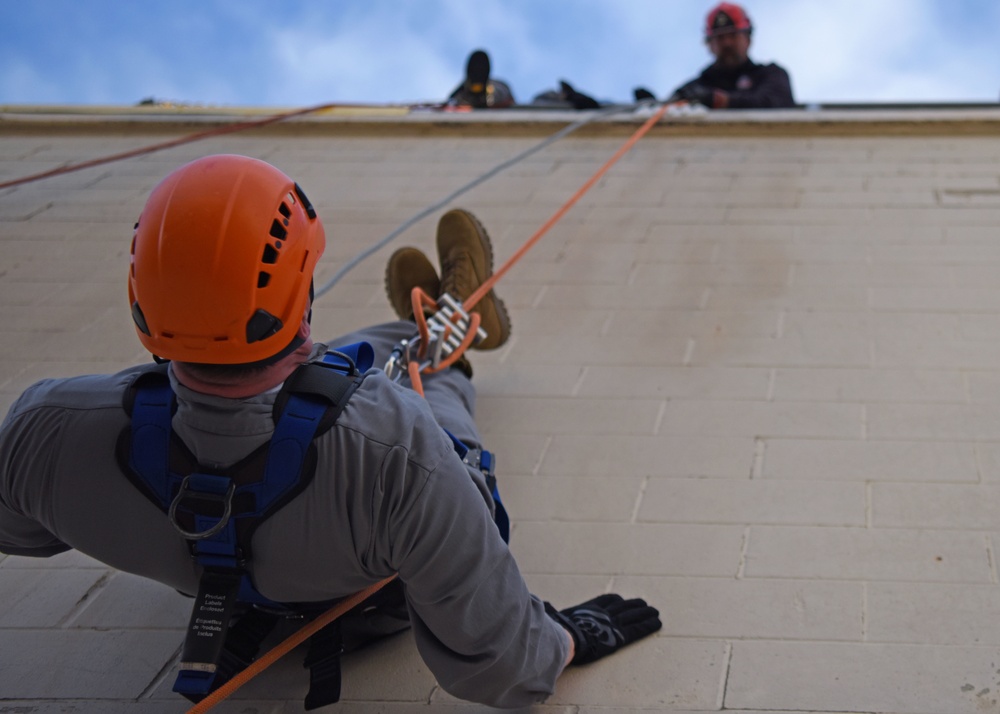 Commanders learn firefighting