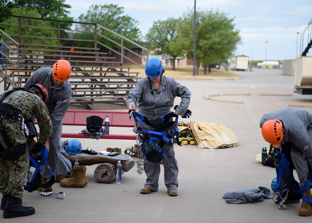 Commanders learn firefighting