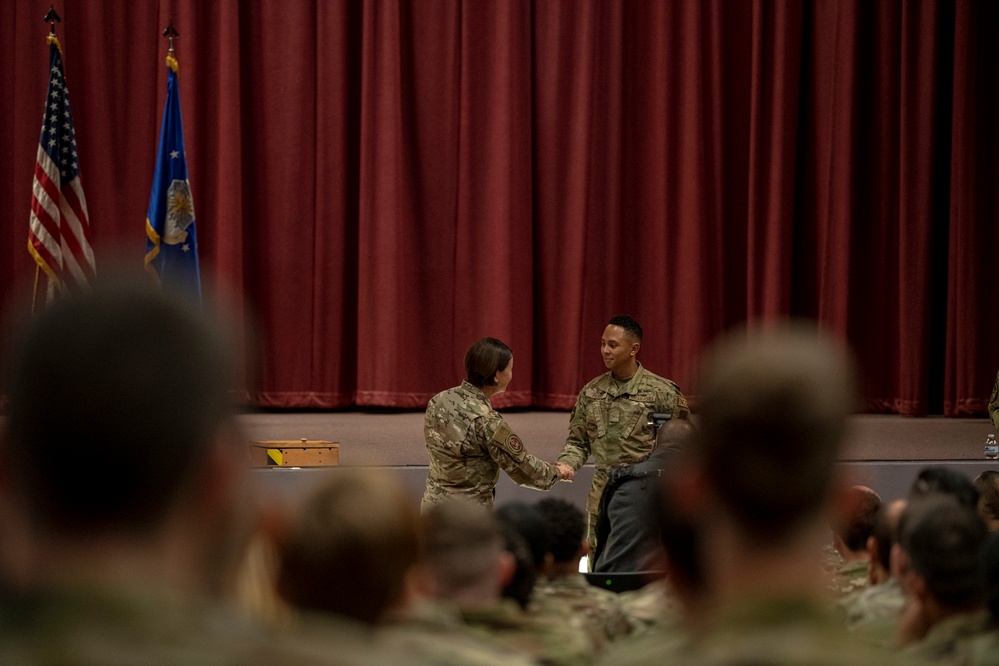CMSAF visits Team Robins