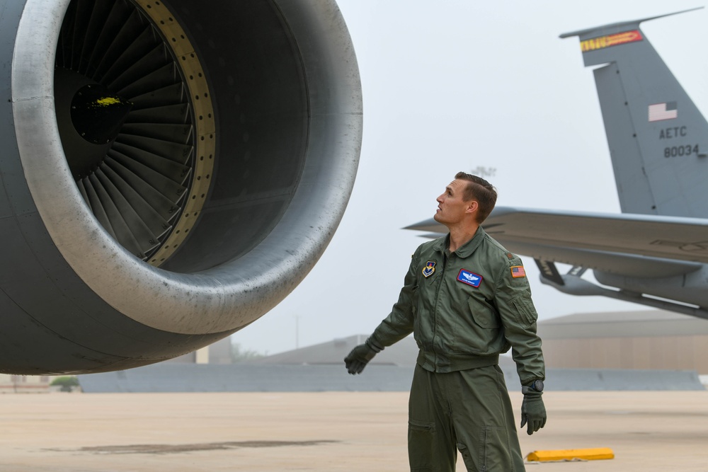 97 AMW Airmen launch, protect 33 aircraft during severe weather flyaway