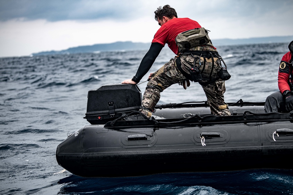 320th STS trains boat rescue capabilities