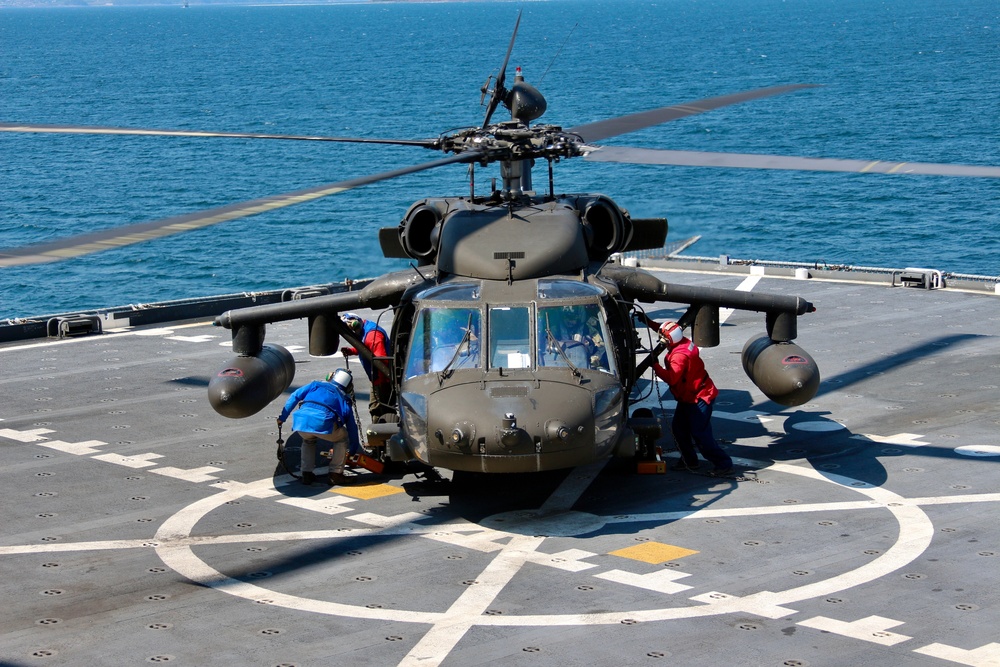 3-2 General Support Aviation Battalion conducts deck landings