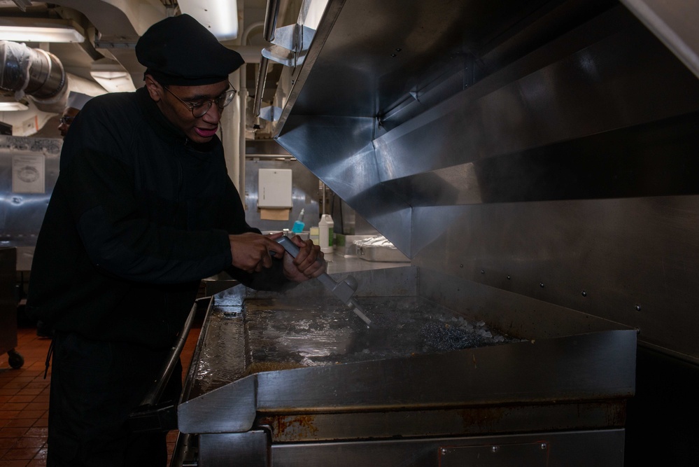 USS Ronald Reagan (CVN 76) Aft galley