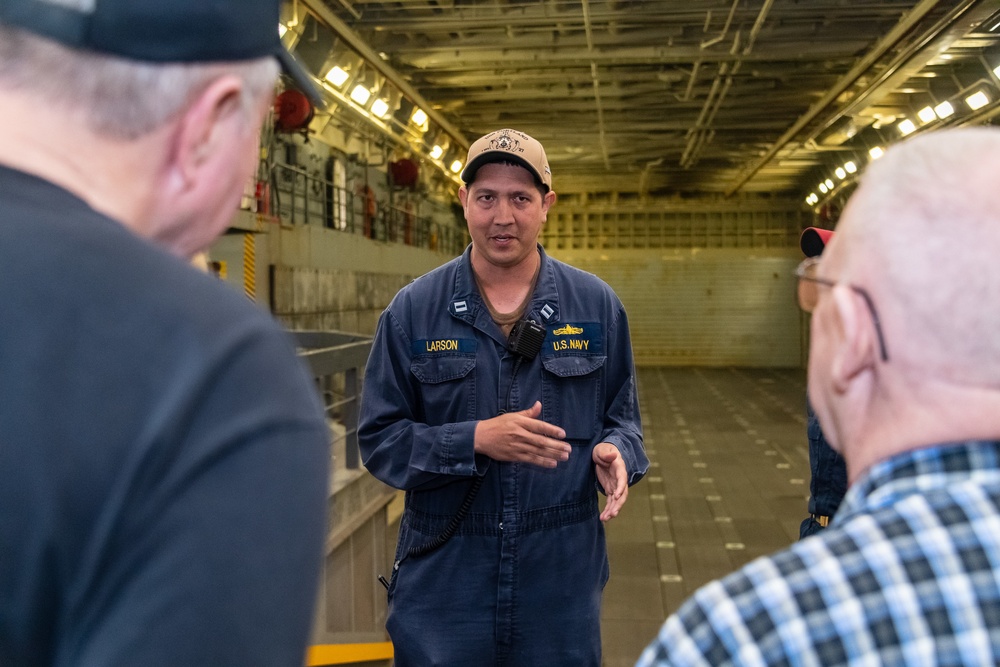 HMM-164 Veterans Visit USS Portland (LPD 27)