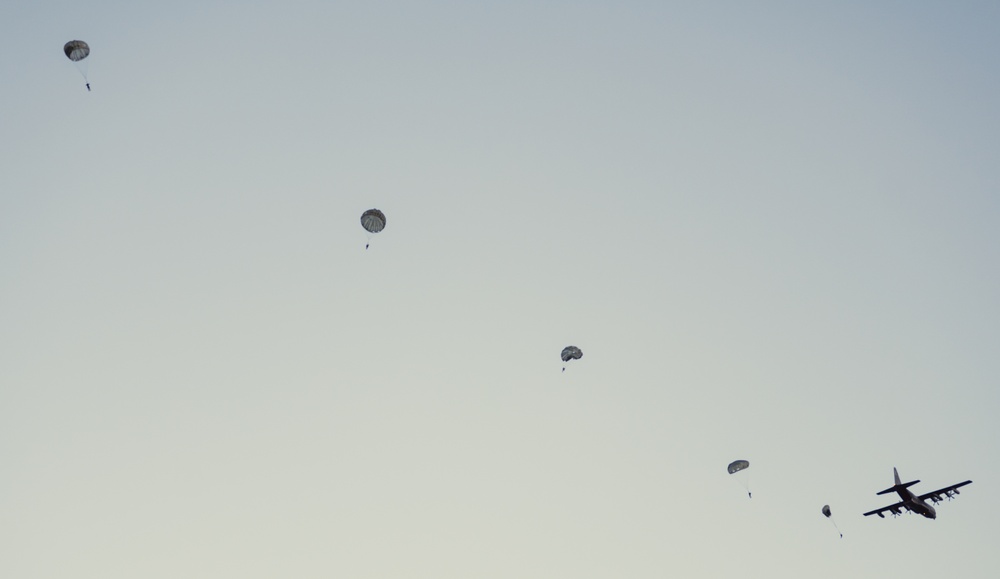 U.S. Army Airborne train with Czech Special Forces at Emerald Warrior 22.1