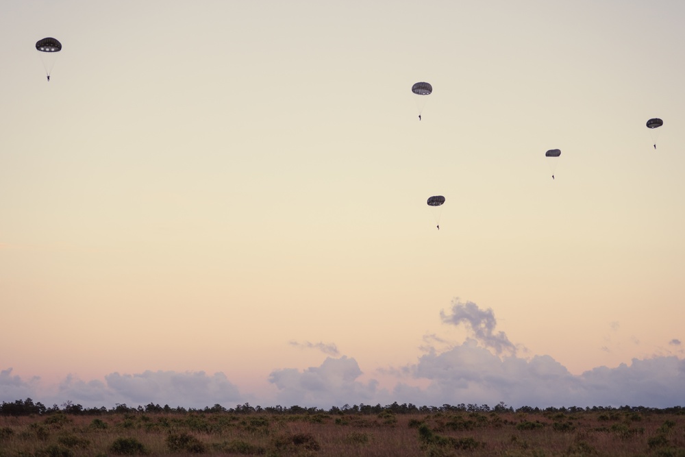 U.S. Army Airborne train with Czech Special Forces at Emerald Warrior 22.1