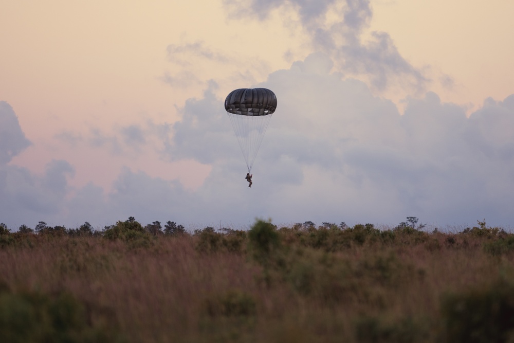 U.S. Army Airborne train with Czech Special Forces at Emerald Warrior 22.1
