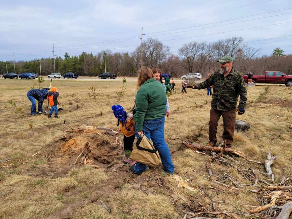 Dozens attend Fort McCoy’s 2022 Arbor Day observance, tree planting Dozens attend Fort McCoy’s 2022 Arbor Day observance, tree planting