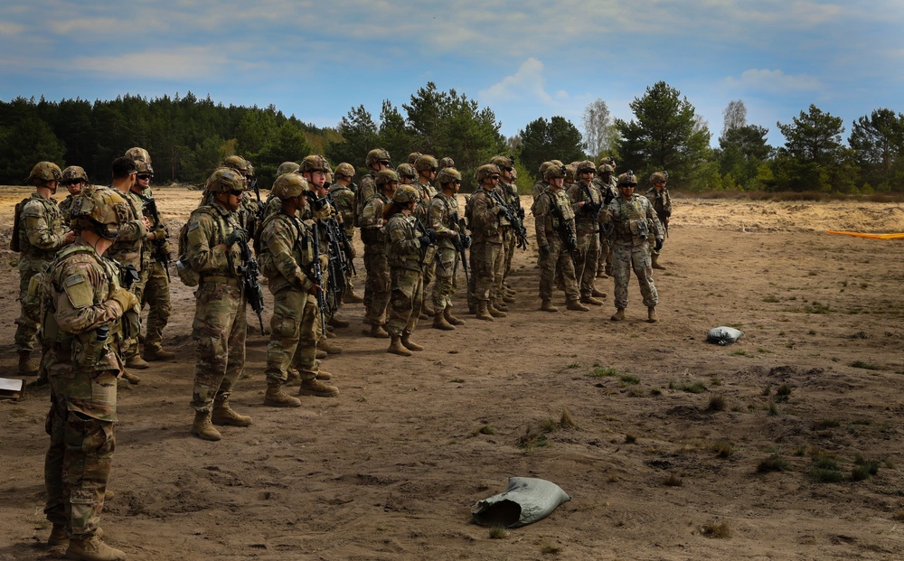 German and 1-8 IN Soldiers conduct CQM Training