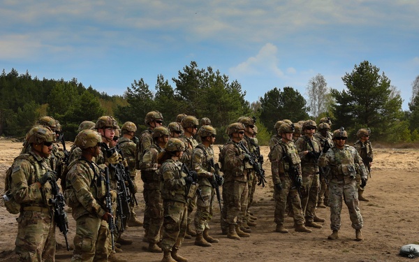 German and 1-8 IN Soldiers conduct CQM Training