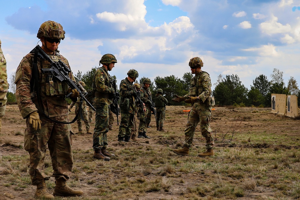 German and 1-8 IN Soldiers conduct CQM Training