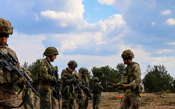 German and 1-8 IN Soldiers conduct CQM Training