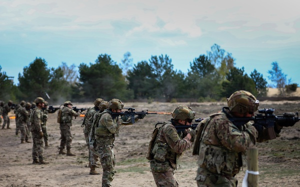 German and 1-8 IN Soldiers conduct CQM Training