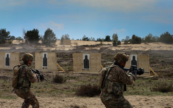 German and 1-8 IN Soldiers conduct CQM Training