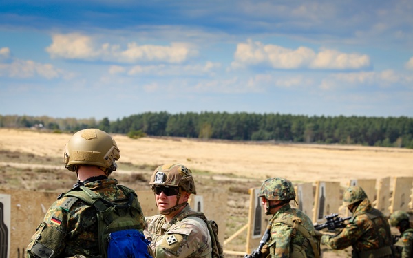 German and 1-8 IN Soldiers conduct CQM Training