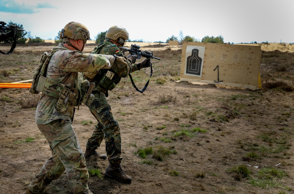 German and 1-8 IN Soldiers conduct CQM Training