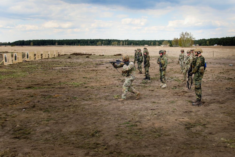 German and 1-8 IN Soldiers conduct CQM Training