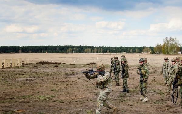 German and 1-8 IN Soldiers conduct CQM Training