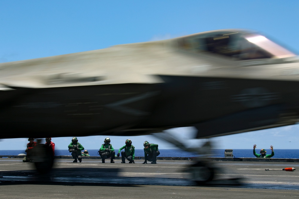 Abraham Lincoln conducts flight operations