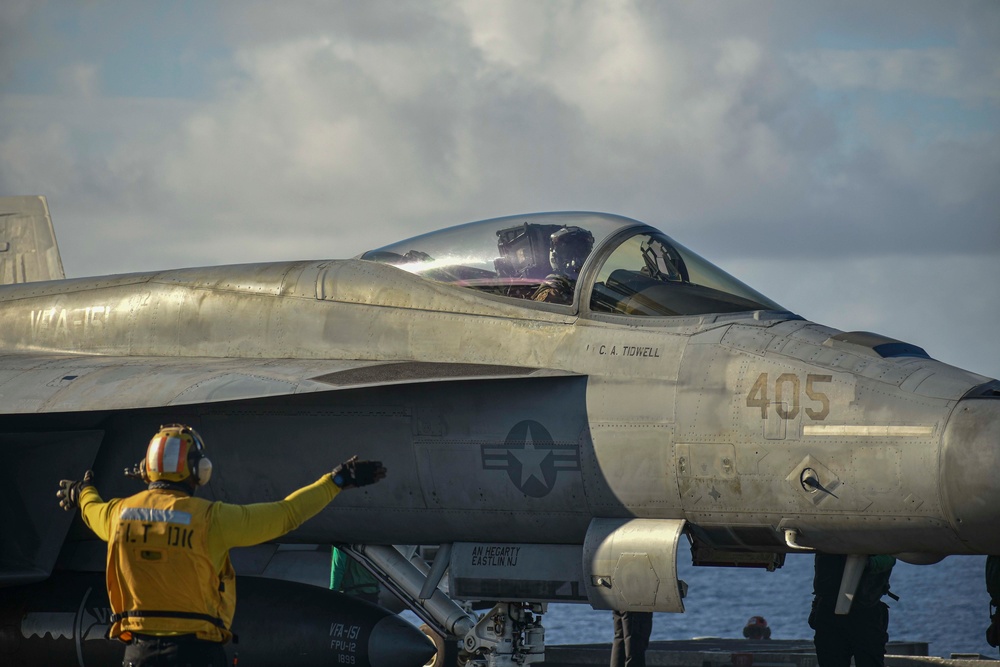 Abraham Lincoln conducts flight operations