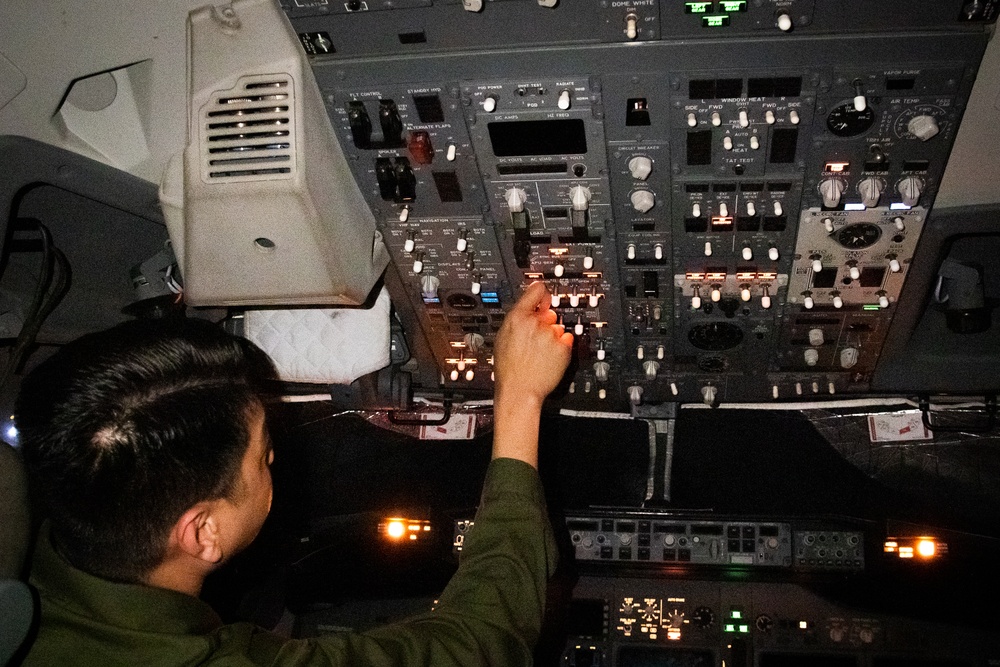 Sailors from VP-46 Perform Turnaround Check