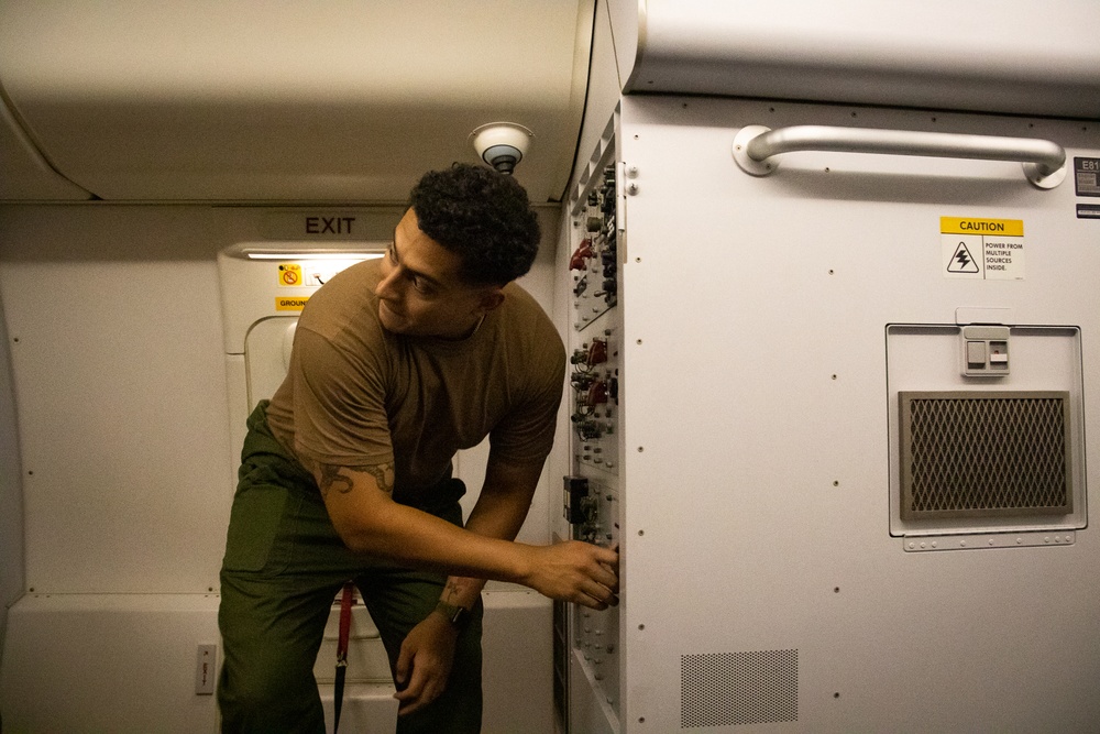 Sailors from VP-46 Perform Turnaround Check