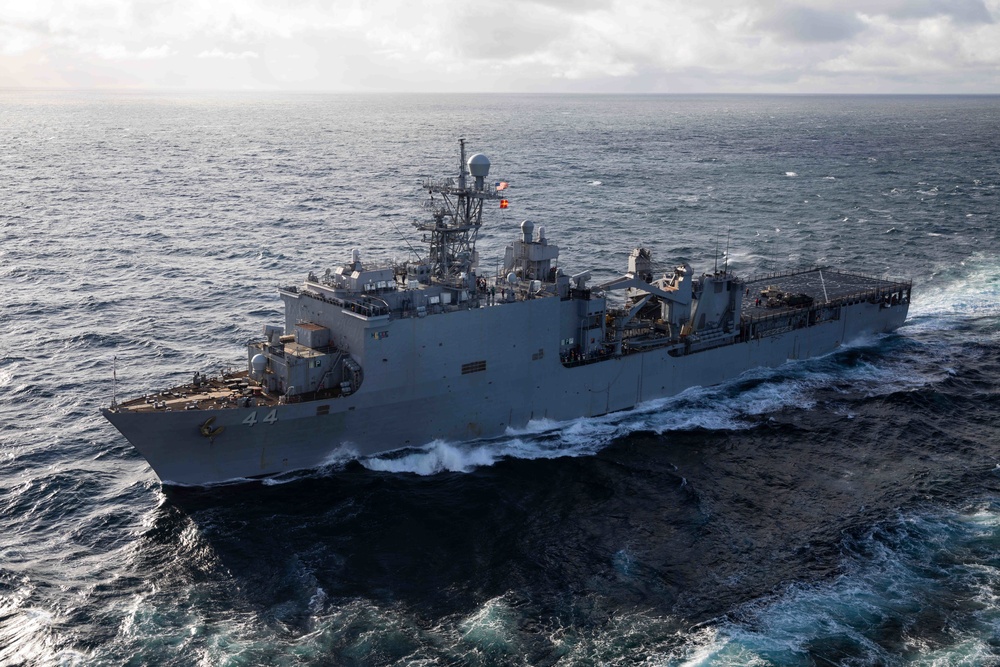 Kearsarge Conducts Operations in the Atlantic Ocean.