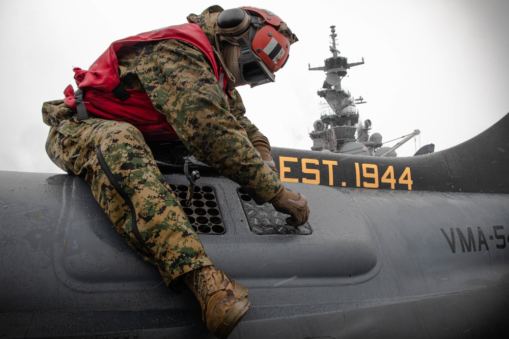 Kearsarge Conducts Operations in the Atlantic Ocean