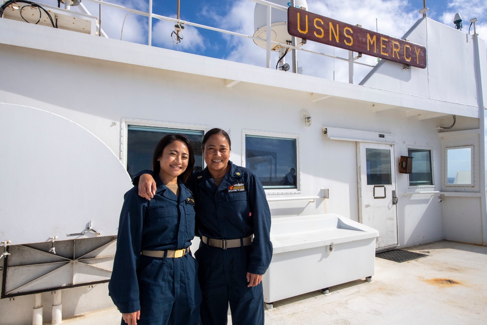 Mother, Daughter Spend Mother's Day Aboard USNS Mercy