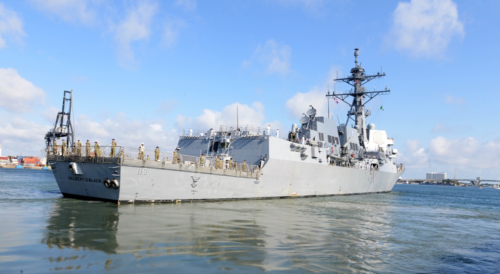 USS Delbert D. Black departs Fleet Week Port Everglades