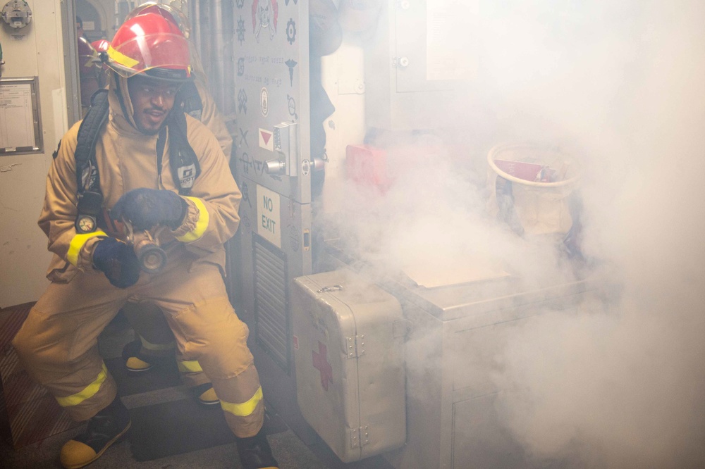 USS Jason Dunham (DDG 109) Conducts an In-Port Emergency Team Fire Drill