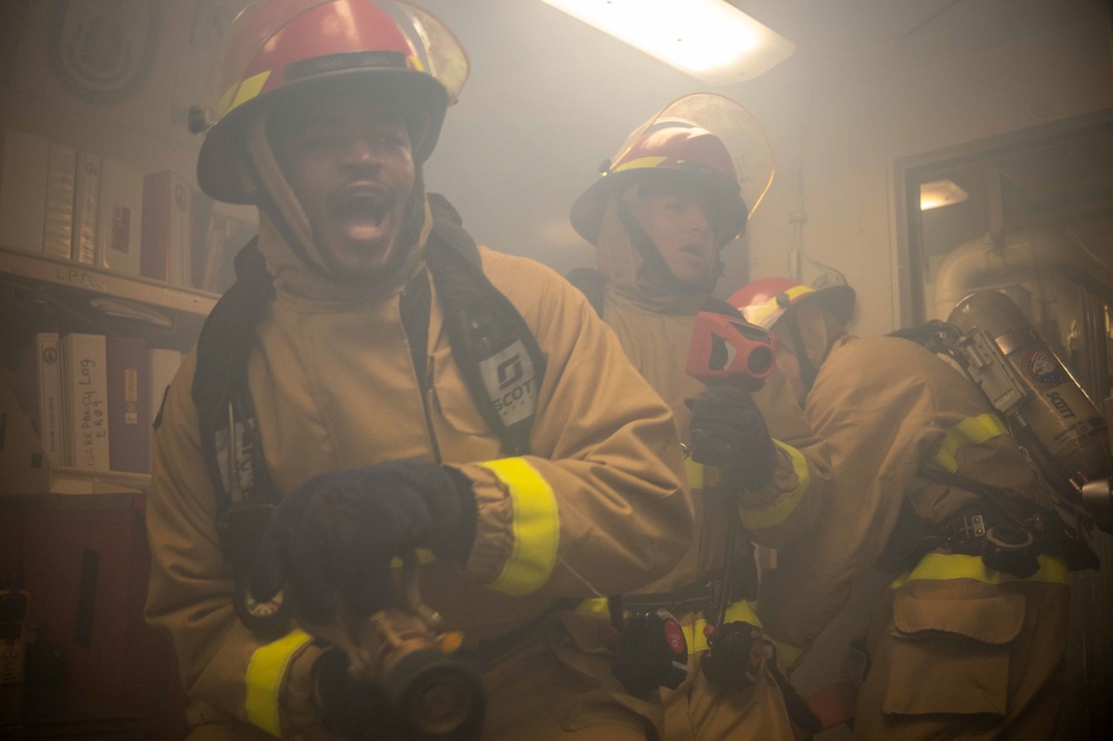 USS Jason Dunham (DDG 109) Conducts an In-Port Emergency Team Fire Drill