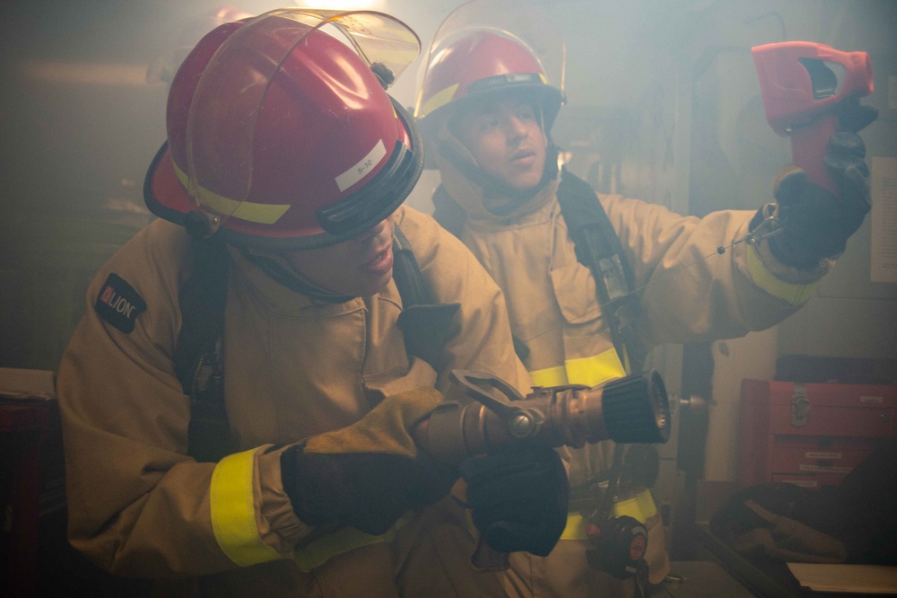 USS Jason Dunham (DDG 109) Conducts an In-Port Emergency Team Fire Drill