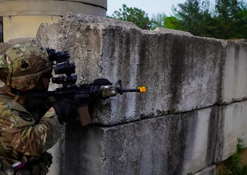 2-327 Infantry &quot;No Slack&quot; conducts a raid on an urban compound during Operation Lethal Eagle 2