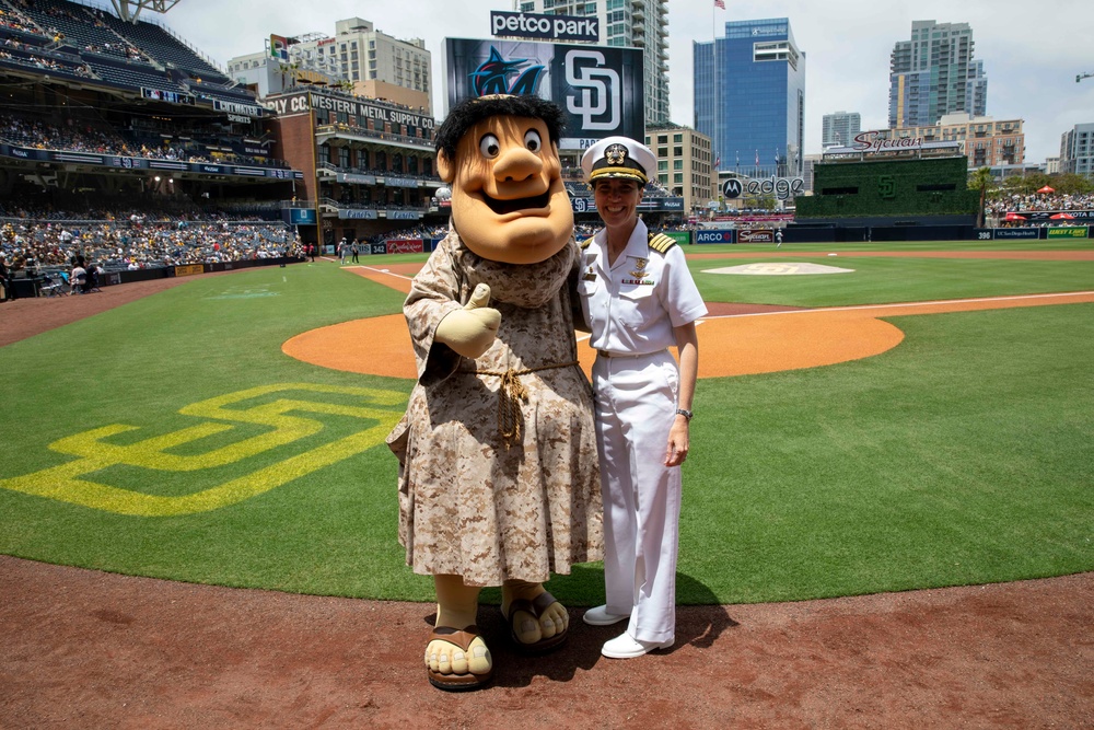 Service Members Celebrate Mothers Day at Petco Park