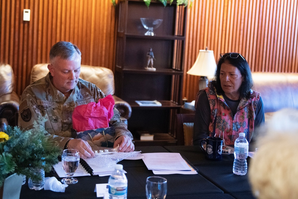 NORAD &amp; USNORTHCOM Commander and CSEL visit with Native Alaskan Representatives