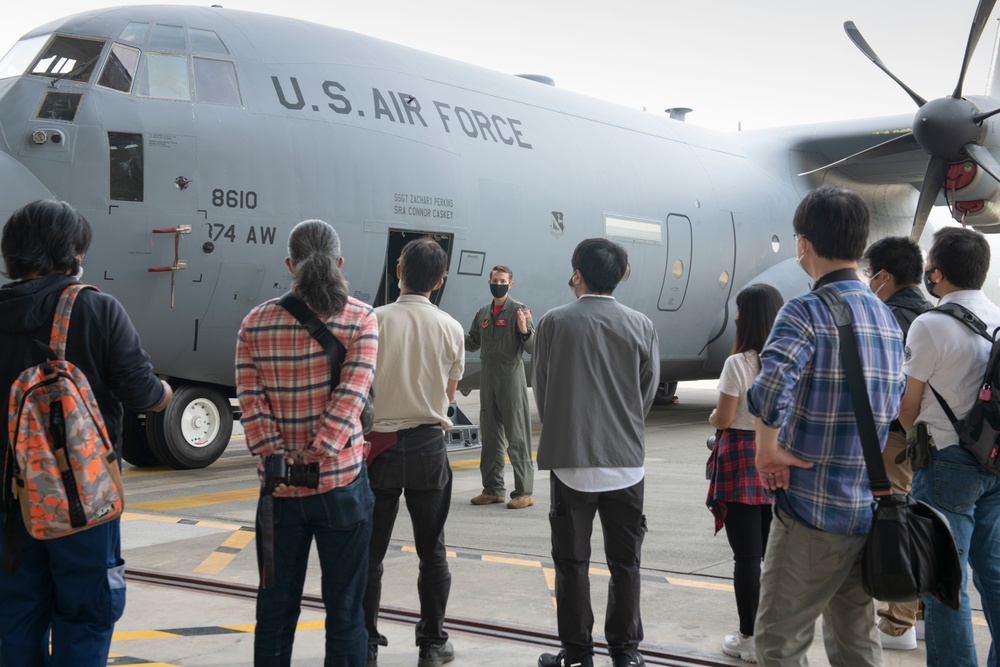 Yokota hosts tour for Japanese aviation enthusiasts for the first time