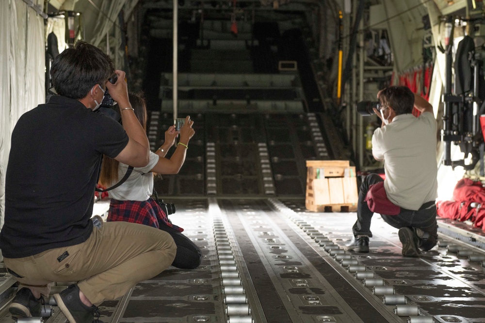 Yokota hosts tour for Japanese aviation enthusiasts for the first time