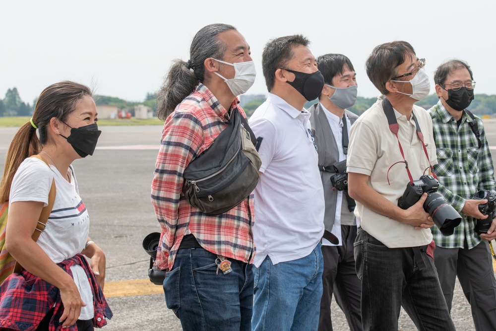 Yokota hosts tour for Japanese aviation enthusiasts for the first time