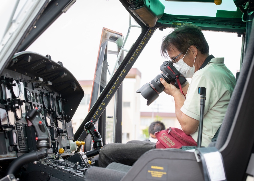 Yokota hosts tour for Japanese aviation enthusiasts for the first time