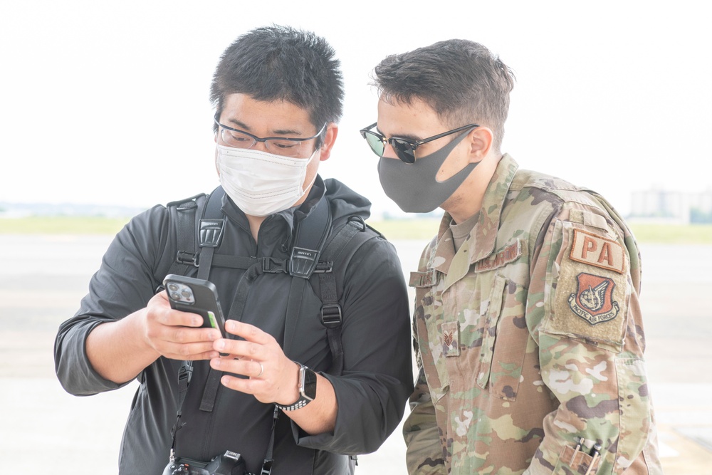 Yokota hosts tour for Japanese aviation enthusiasts for the first time