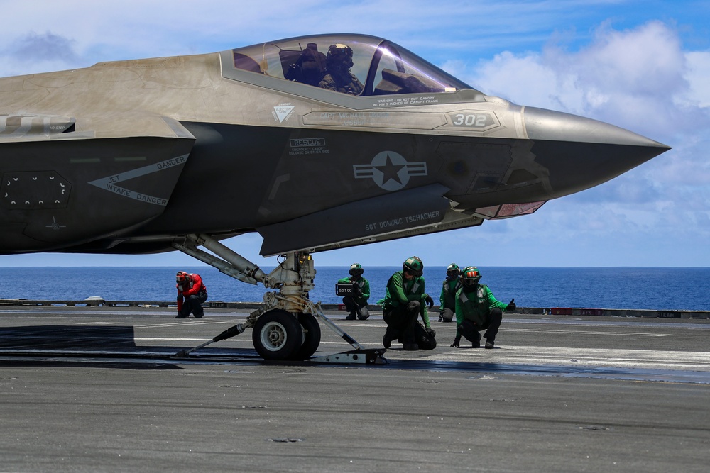 Abraham Lincoln conducts flight operations