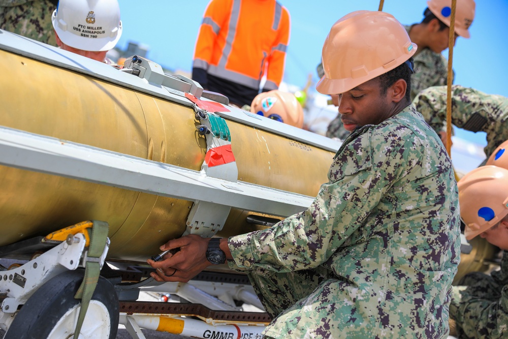 USS Annapolis Loads a Mine Shape