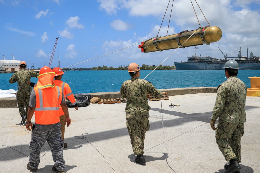 USS Annapolis Loads a Mine Shape