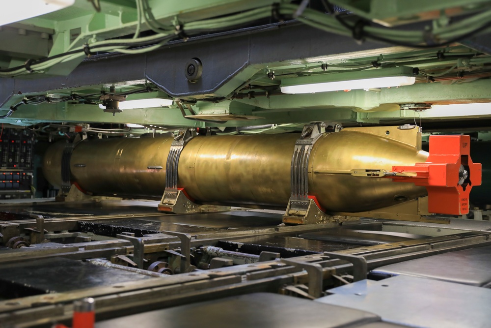 USS Annapolis Loads a Mine Shape