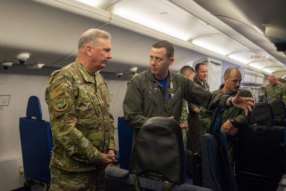 Commander, U.S. Forces Japan Visits “Mad Foxes”