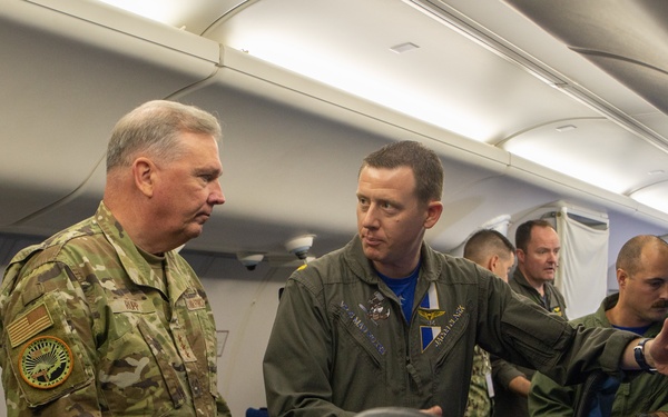 Commander, U.S. Forces Japan Visits “Mad Foxes”