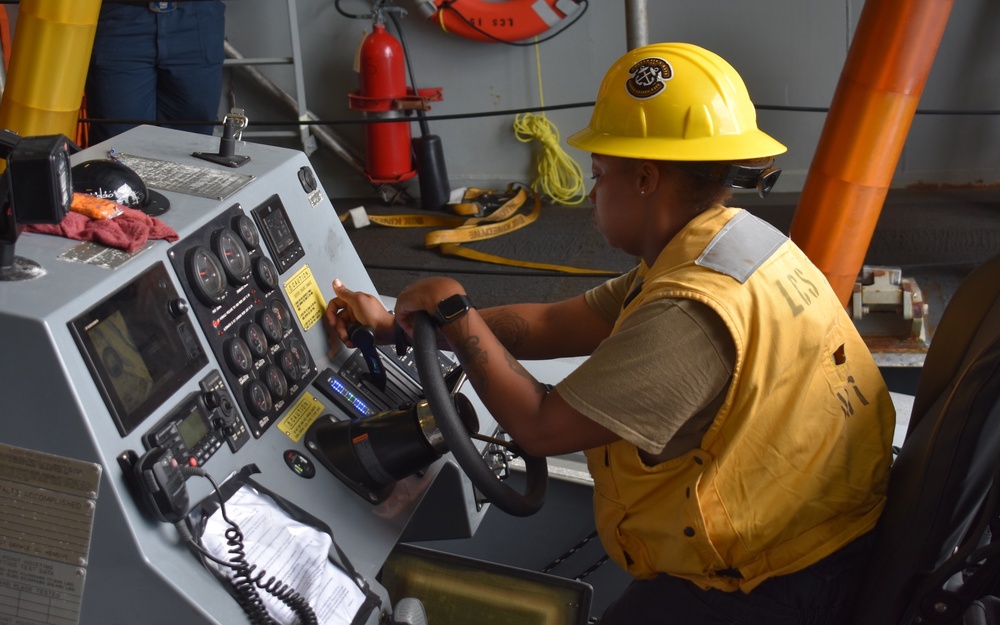 USS Billings Conducts Small Boat Ops